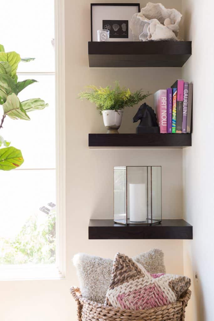 15+ Fascinating Corner Shelves