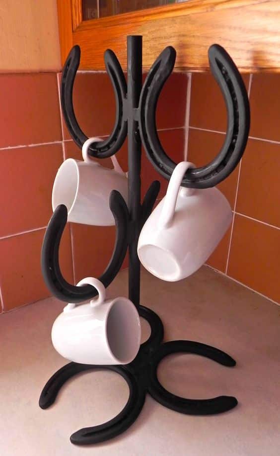 creative decorating ideas with horseshoes 10