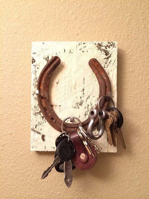 Creative decorating ideas with horseshoes