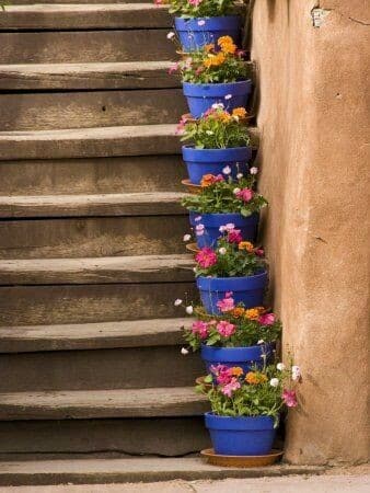 creative ideas for decorating stairs with vases 1