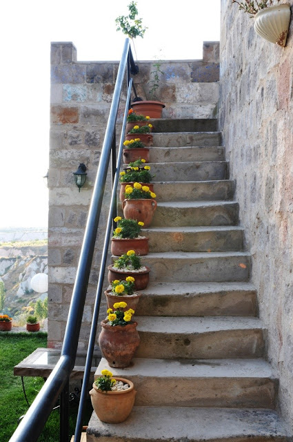 creative ideas for decorating stairs with vases 9