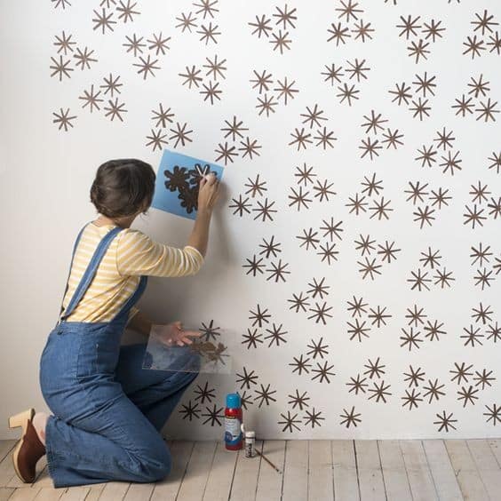 Creative ideas for painting a wall with a stencil