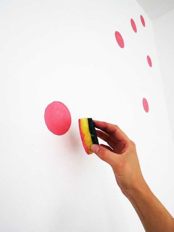 Creative ideas for painting a wall with a stencil