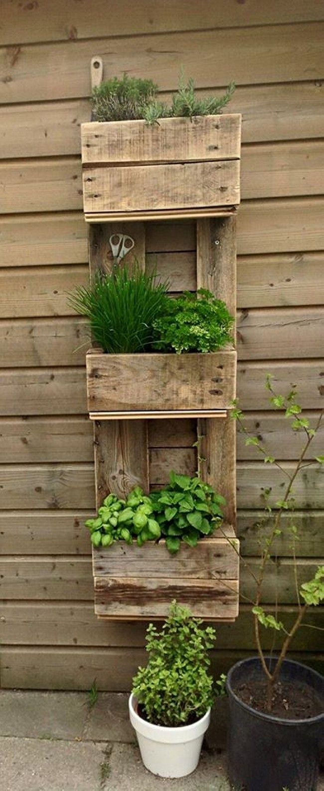 creative vertical planter 6