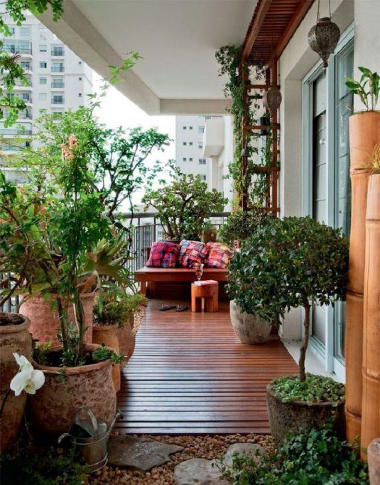 Superb Ways to Decorate Your Balcony With Pebbles