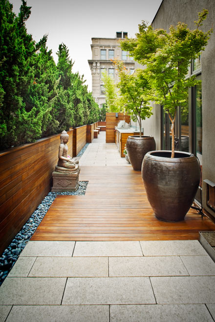 Superb Ways to Decorate Your Balcony With Pebbles