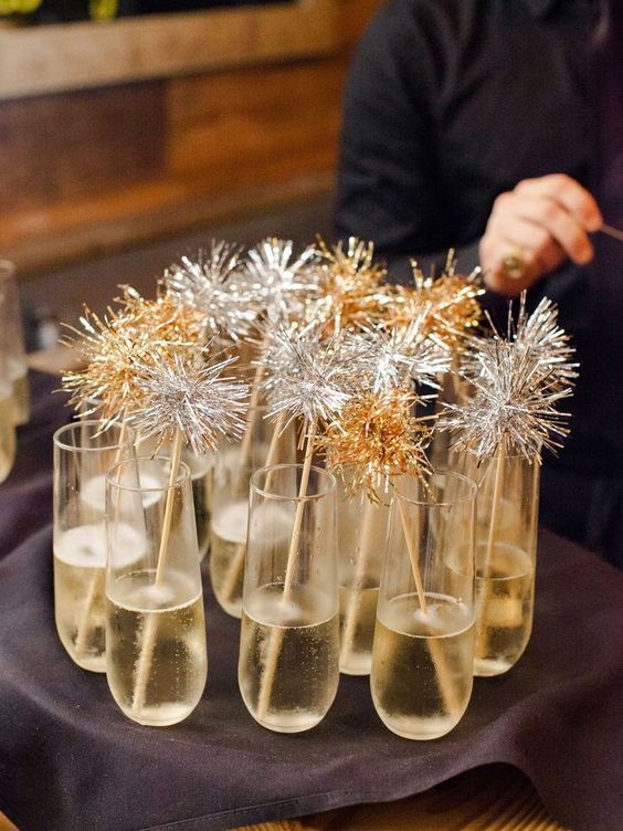 15+ Inspirations to Decorate Your Home for New Years Eve