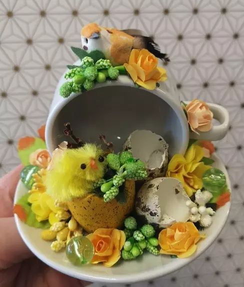 decorated easter cups