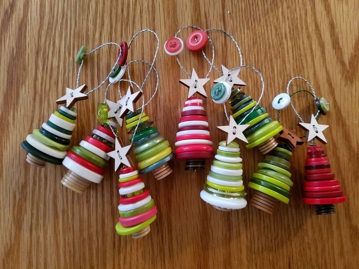 diy christmas tree ornaments made with buttons 4