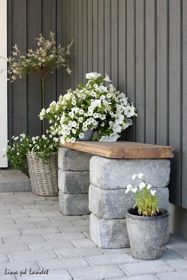 20+ Pretty & Awesome DIY Front Yard Benches