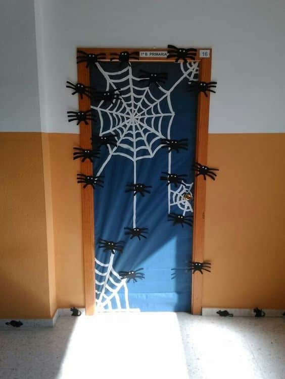 diy halloween door decorations 7