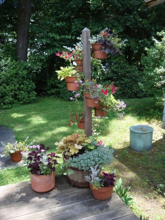 15 Awesome DIY Wooden Decoration For Your Garden