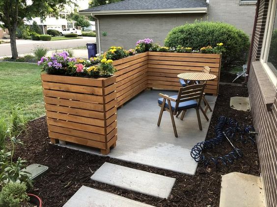 Creative Pallet Fences for Your Garden Spaces