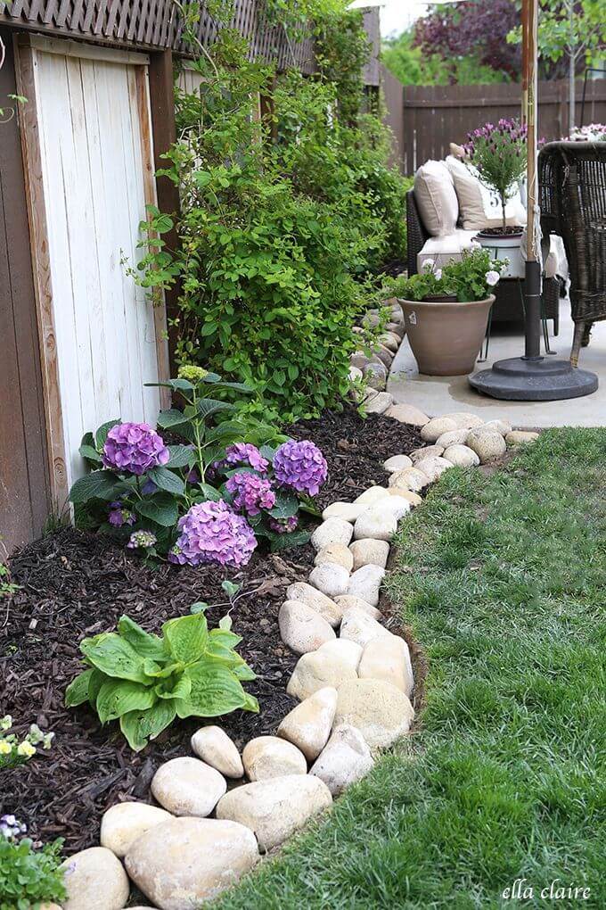 15+ Impressive DIY Flower Beds For Your Garden