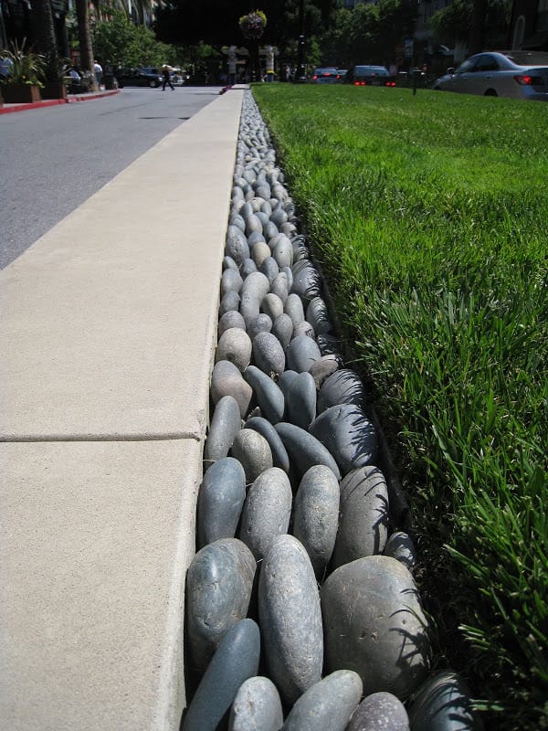 garden borders made with unusual materials 18