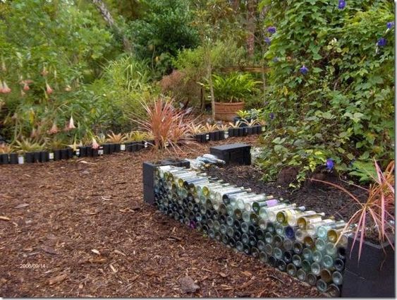 20 Garden borders made with unusual materials