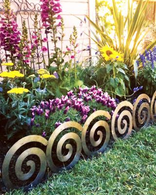 20 Garden borders made with unusual materials