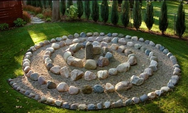 garden decor with stones 16