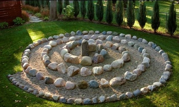 15+ Awesome Garden Decor With Stones