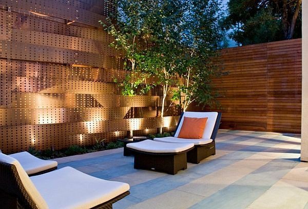 15+ Superb Garden Fence Lighting Ideas