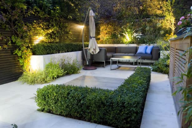 15+ Superb Garden Fence Lighting Ideas