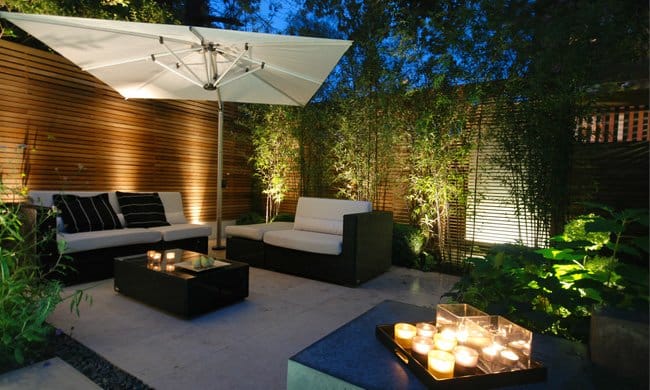 15+ Superb Garden Fence Lighting Ideas