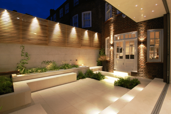 15+ Superb Garden Fence Lighting Ideas