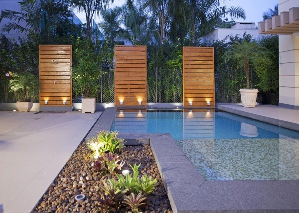 15+ Superb Garden Fence Lighting Ideas