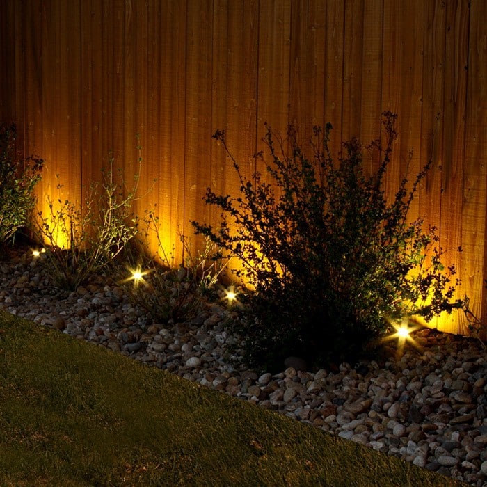 15+ Superb Garden Fence Lighting Ideas