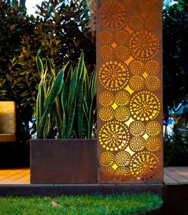 15+ Superb Garden Fence Lighting Ideas