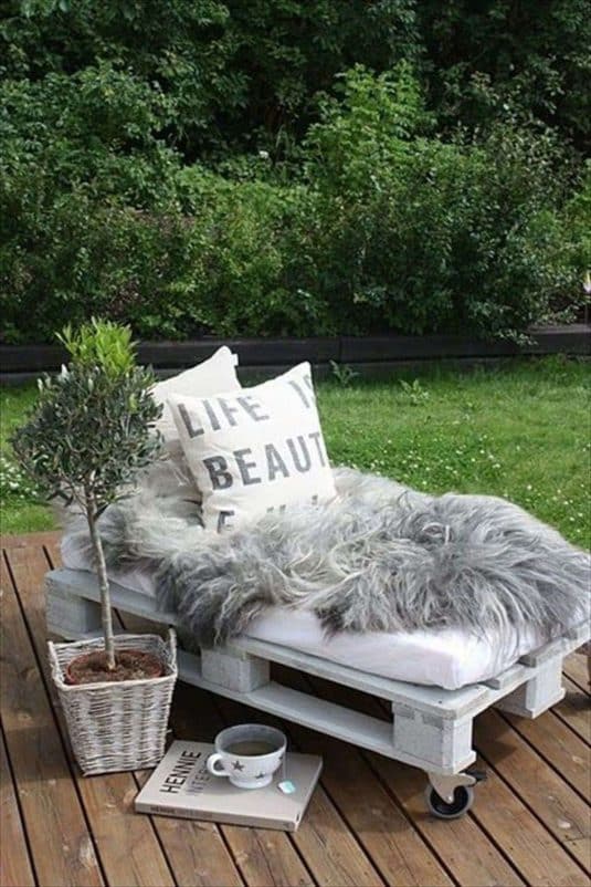 Awesome Outside Seating Ideas with Recycled Items