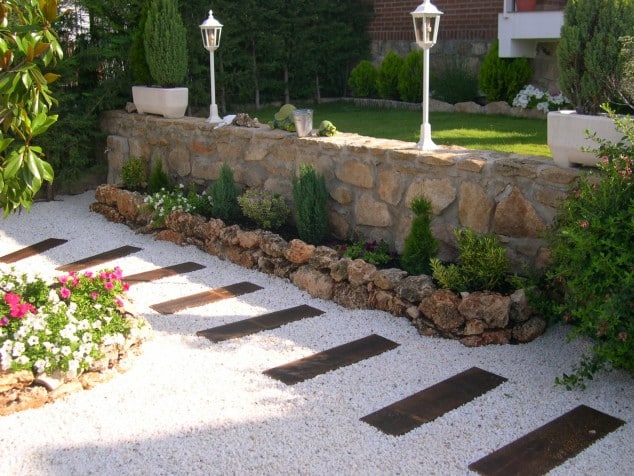 15 Awesome Garden Design With Stones and Rocks