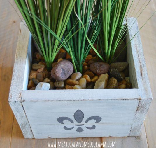 20+ DIY Decorations to Make With Pebbles