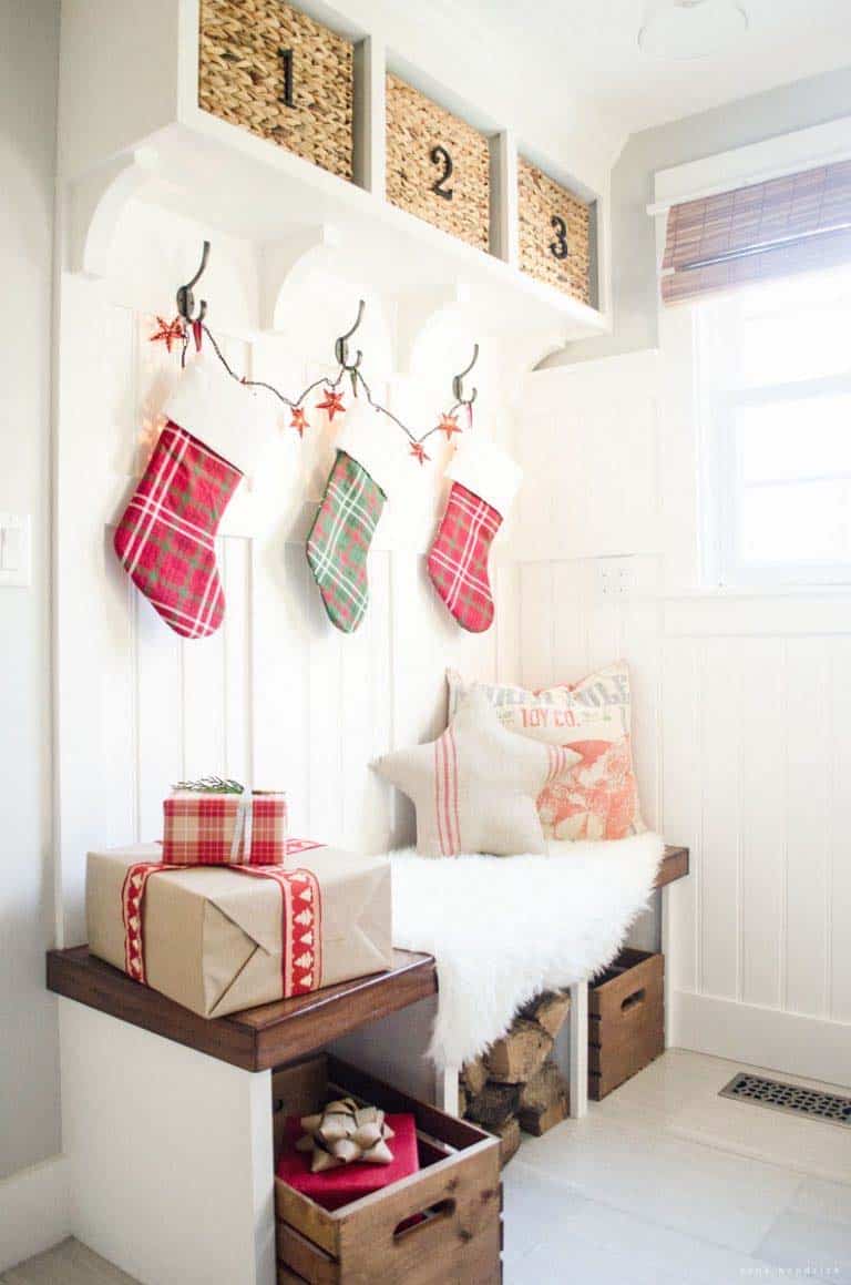 ideas for decorating the entryway for christmas 5