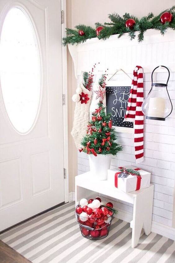 ideas for decorating the entryway for christmas