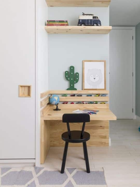 ideas for hanging desks made from pallets 11