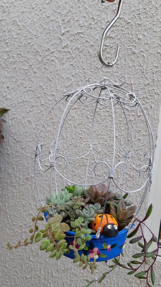 ideas with wire to decorate your garden 8