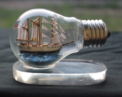 15+ Brilliant Ways to Repurpose Lightbulbs