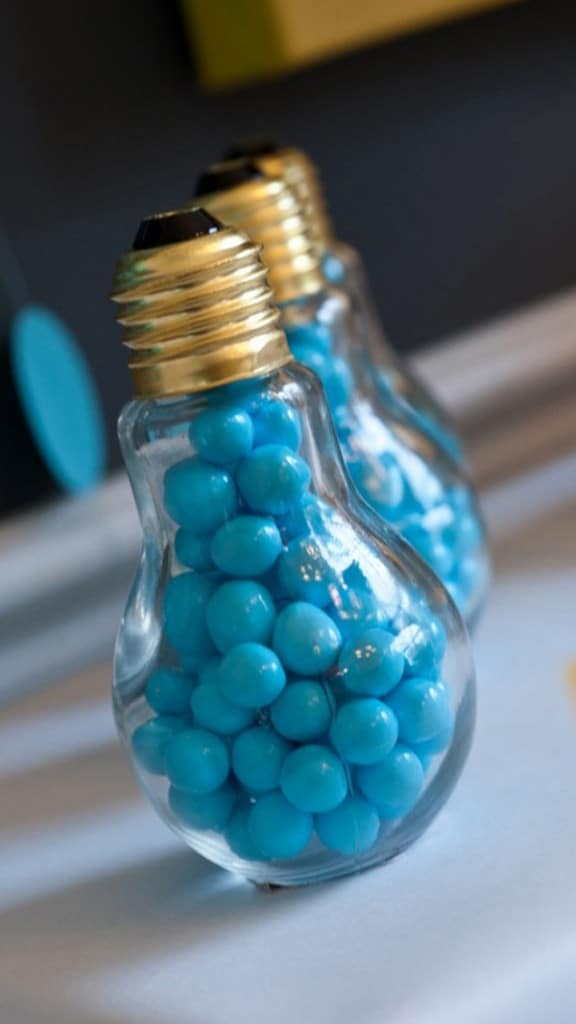 15+ Brilliant Ways to Repurpose Lightbulbs