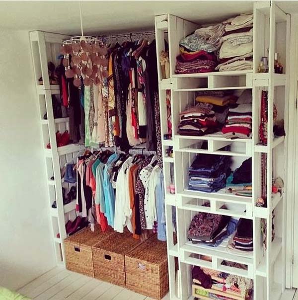 20+ Ingenious Low Cost DIY Closets