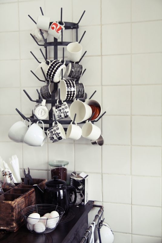 10+ Unique Mug Storage Ideas for Your Kitchen