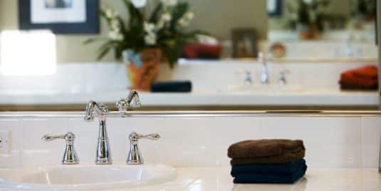 15+ Creative Tips For An Organized Bathroom