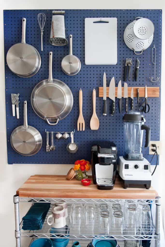 Organizing a Kitchen Without a Cabinet: Smart Tips