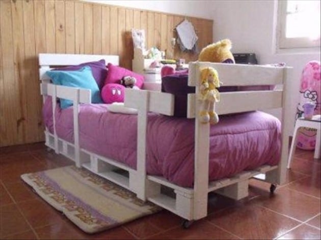 25+ Ingeniously Beautiful DIY Pallet Bed Designs