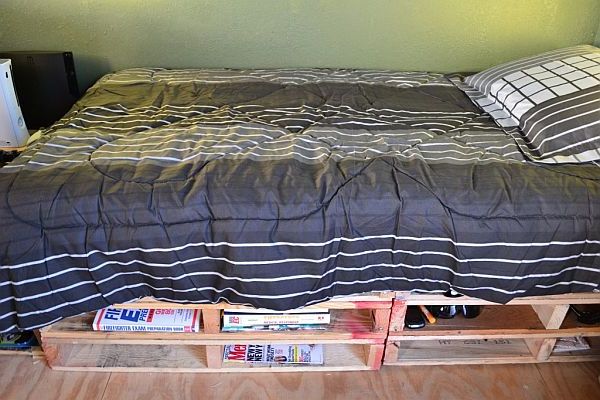 25+ Ingeniously Beautiful DIY Pallet Bed Designs