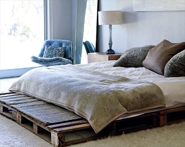 25+ Ingeniously Beautiful DIY Pallet Bed Designs