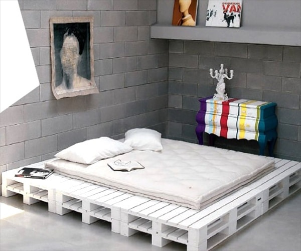 25+ Ingeniously Beautiful DIY Pallet Bed Designs