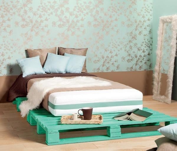 25+ Ingeniously Beautiful DIY Pallet Bed Designs