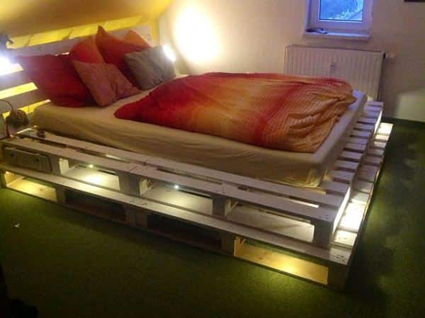 25+ Ingeniously Beautiful DIY Pallet Bed Designs