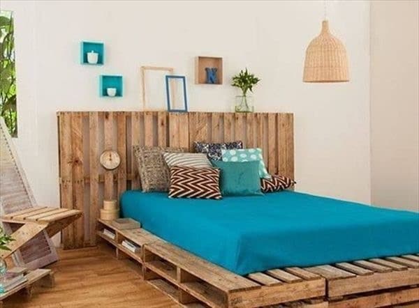 25+ Ingeniously Beautiful DIY Pallet Bed Designs